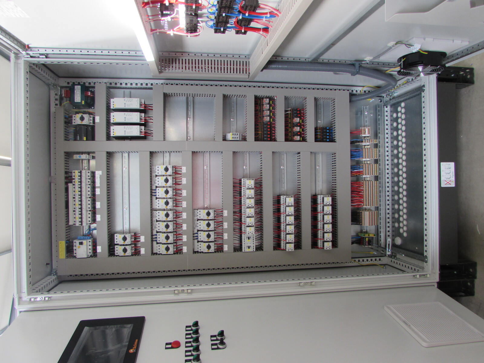 Control cabinet rearing male feeding